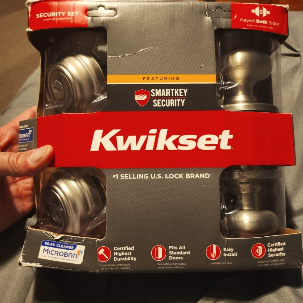 Kwikset set New Never opened 2 Door knobs with key entry 2 deadbolt locks